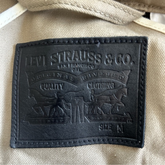 Levi's Tan Lightweight Shirt Jacket with Collared Neckline - Picture 3 of 8